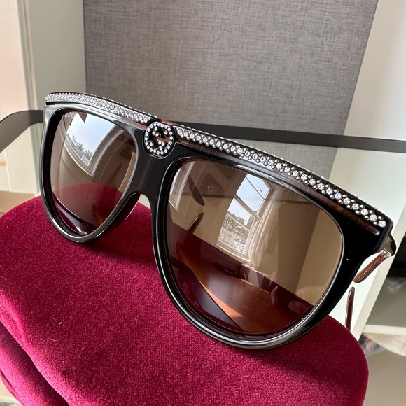 New! Authentic Gucci Crystal frame sunglasses - Picture 2 of 12